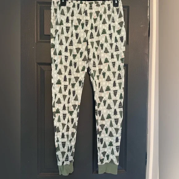 LC Lauren Conrad Women’s Pajama Set with Green Tree Print - Picture 6 of 8